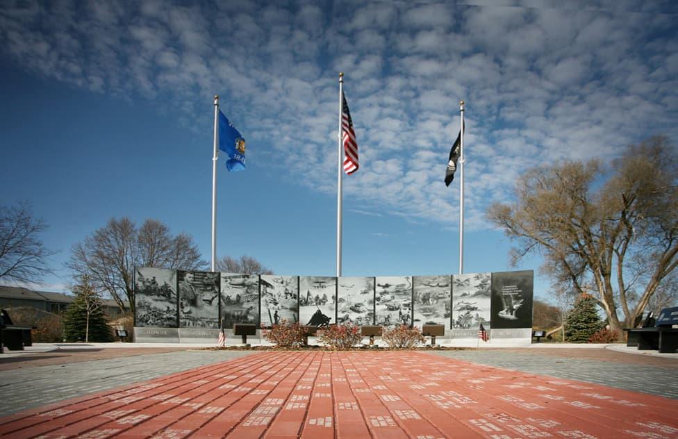 Reedsburg veterans memorial with etched scenes
