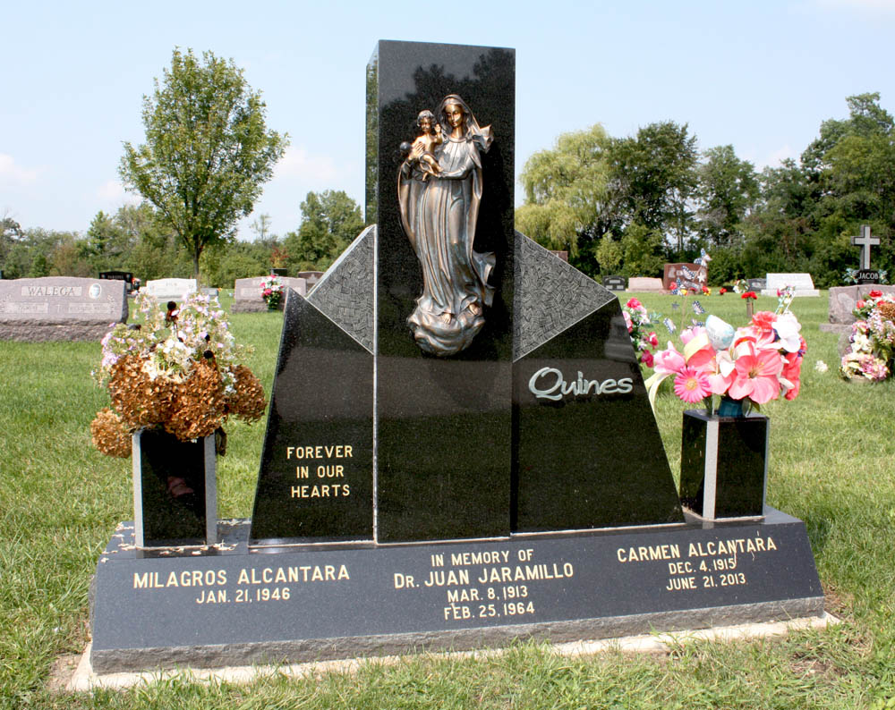 Family monument with bronze depiction of Mary with Jesus